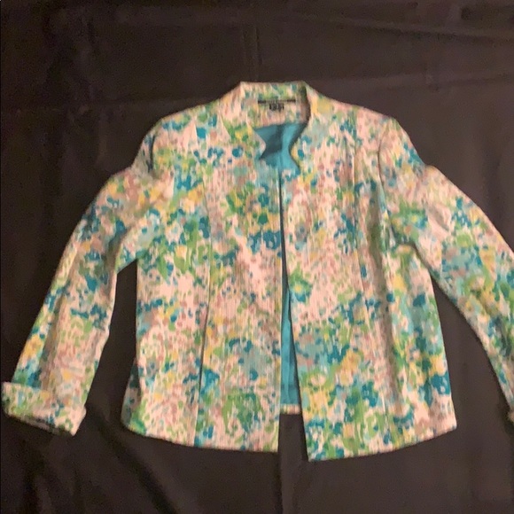 Ellen Tracy Jackets & Blazers - Ellen Tracy Abstract Floral Print Jacket